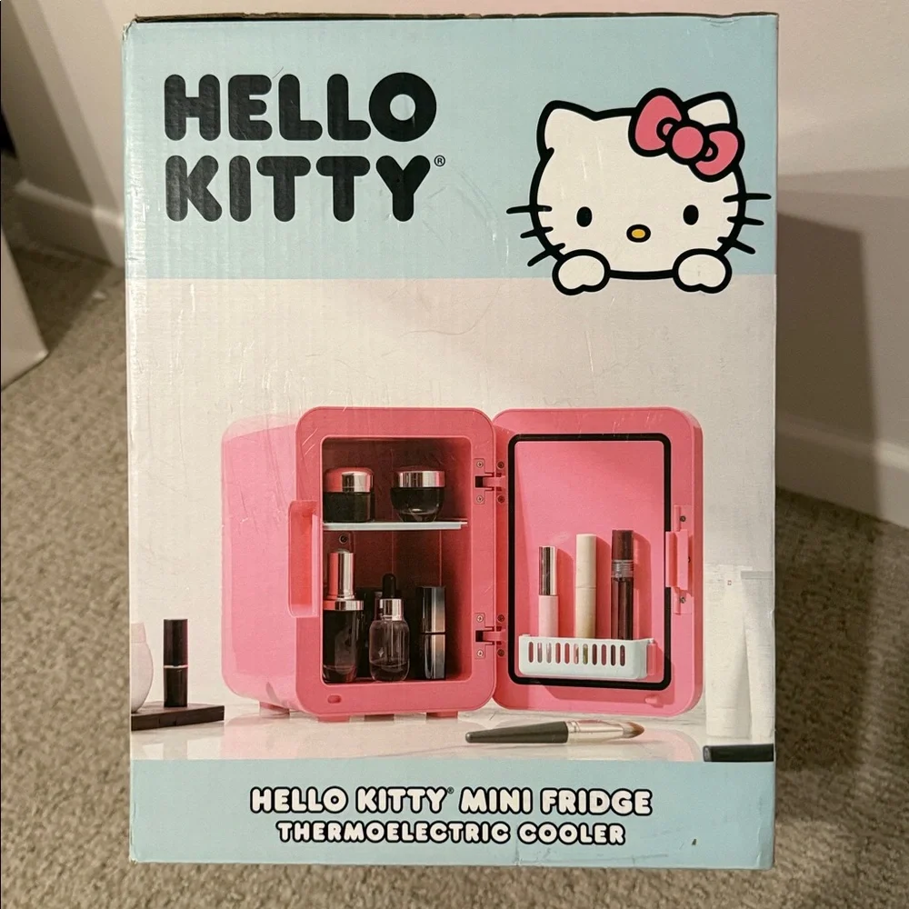 Hello Kitty Mini Fridge - Picture 3 of 4